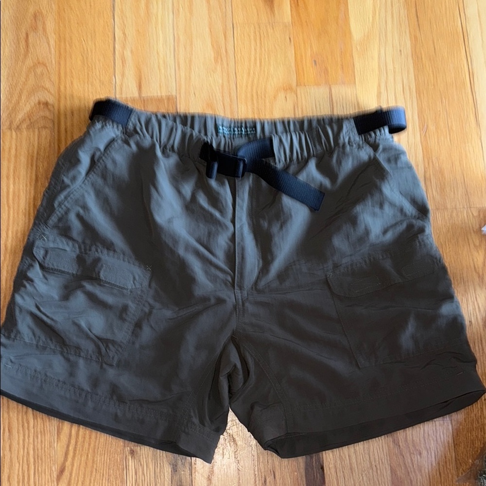 Royal Robbins, Women's Army Green Cargo Shorts w/ black Belt, size Large, USED